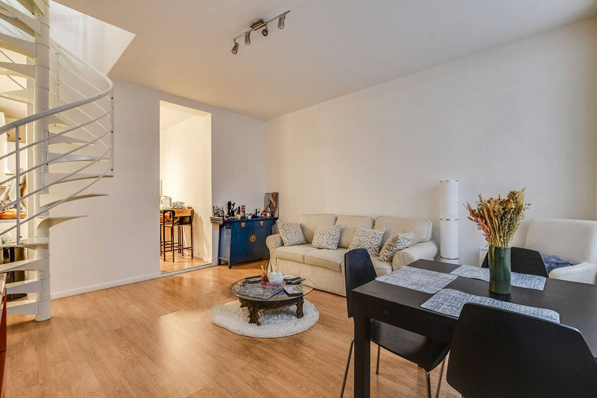 Appartement à PARIS-10E