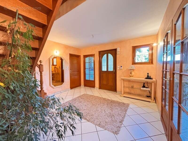 Maison de 167 m² - 3 chambres - Terrain clos de 1500 m² - Au calme à DRACY-le-FORT - photo 4