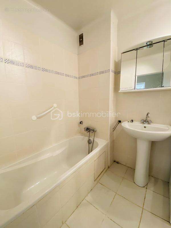 Appartement à SAINT-CYR-SUR-MER