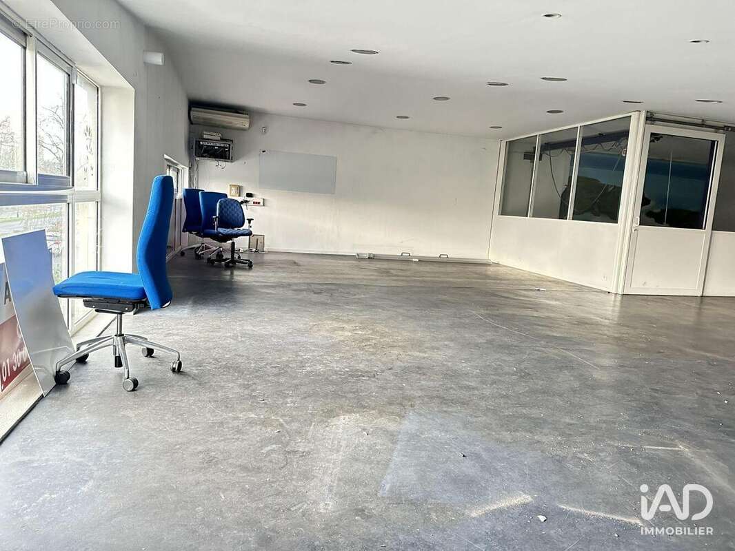 Photo 5 - Commerce à SARTROUVILLE