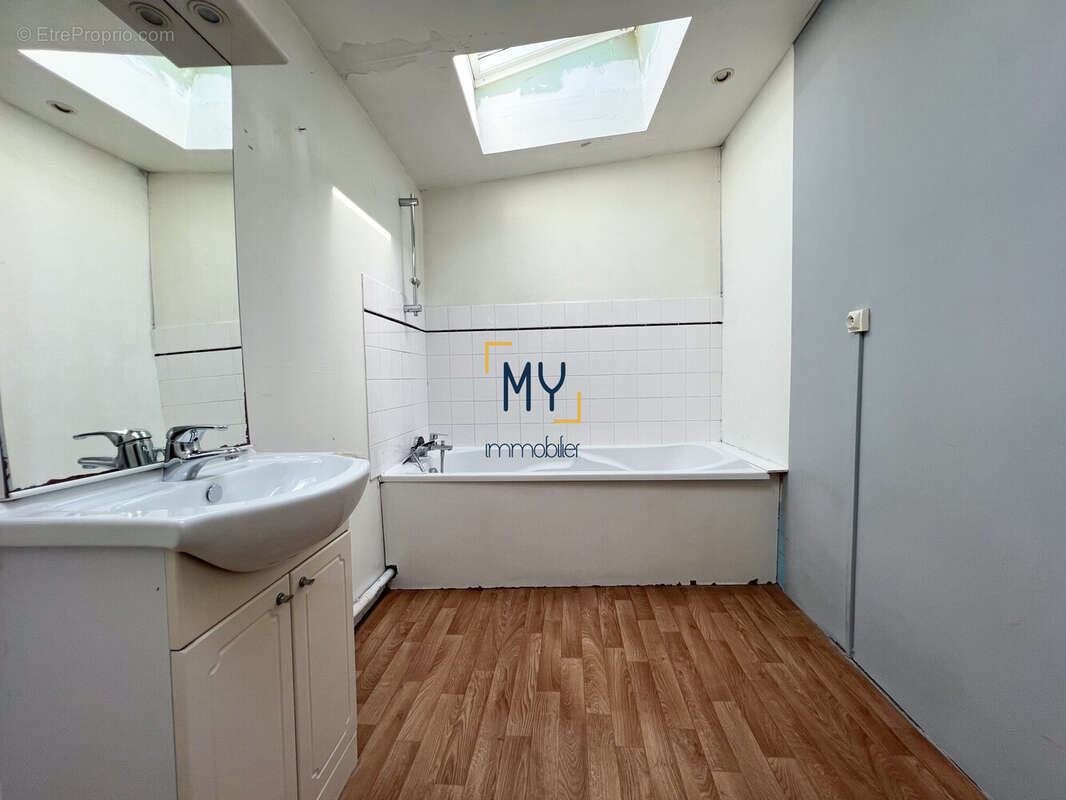 SALLE DE BAINS - MAISON 3 CHAMBRES AVEC JARDIN - MAISON A VENDRE SAINT-ANDRE - 59350 - Maison à SAINT-ANDRE-LEZ-LILLE