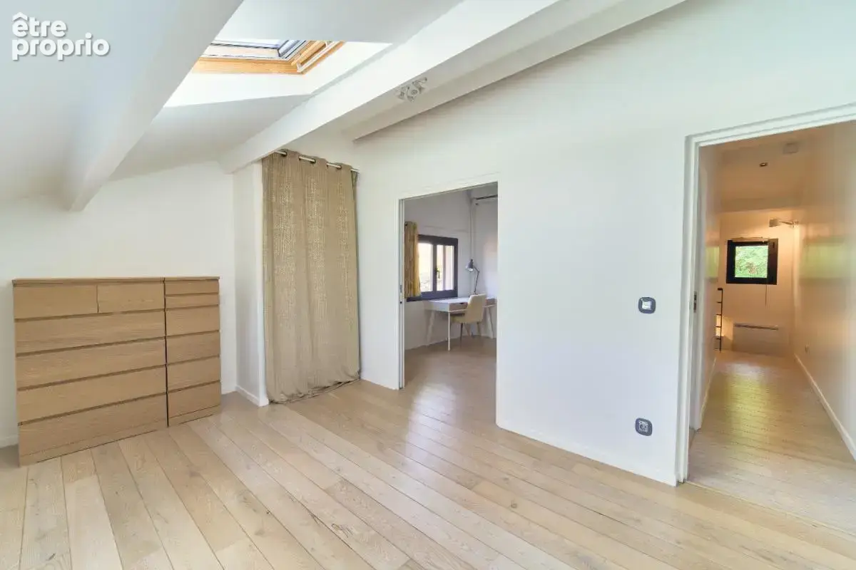 Maison 6 pièces / 200 m² / 930 000 EUR / LE PUY-SAINTE-REPARADE - photo 23