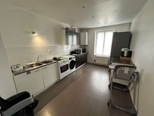 Appartement à LE CHAMBON-FEUGEROLLES