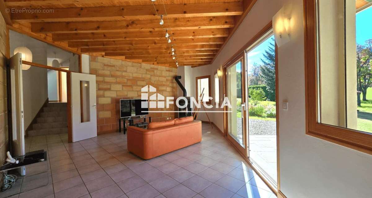 Maison à LA ROCHE-SUR-FORON