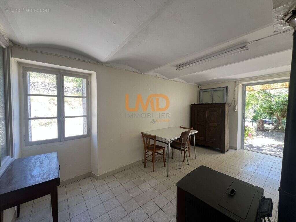 Maison en pierre à rénover avec caves à Mercuer - photo 5
