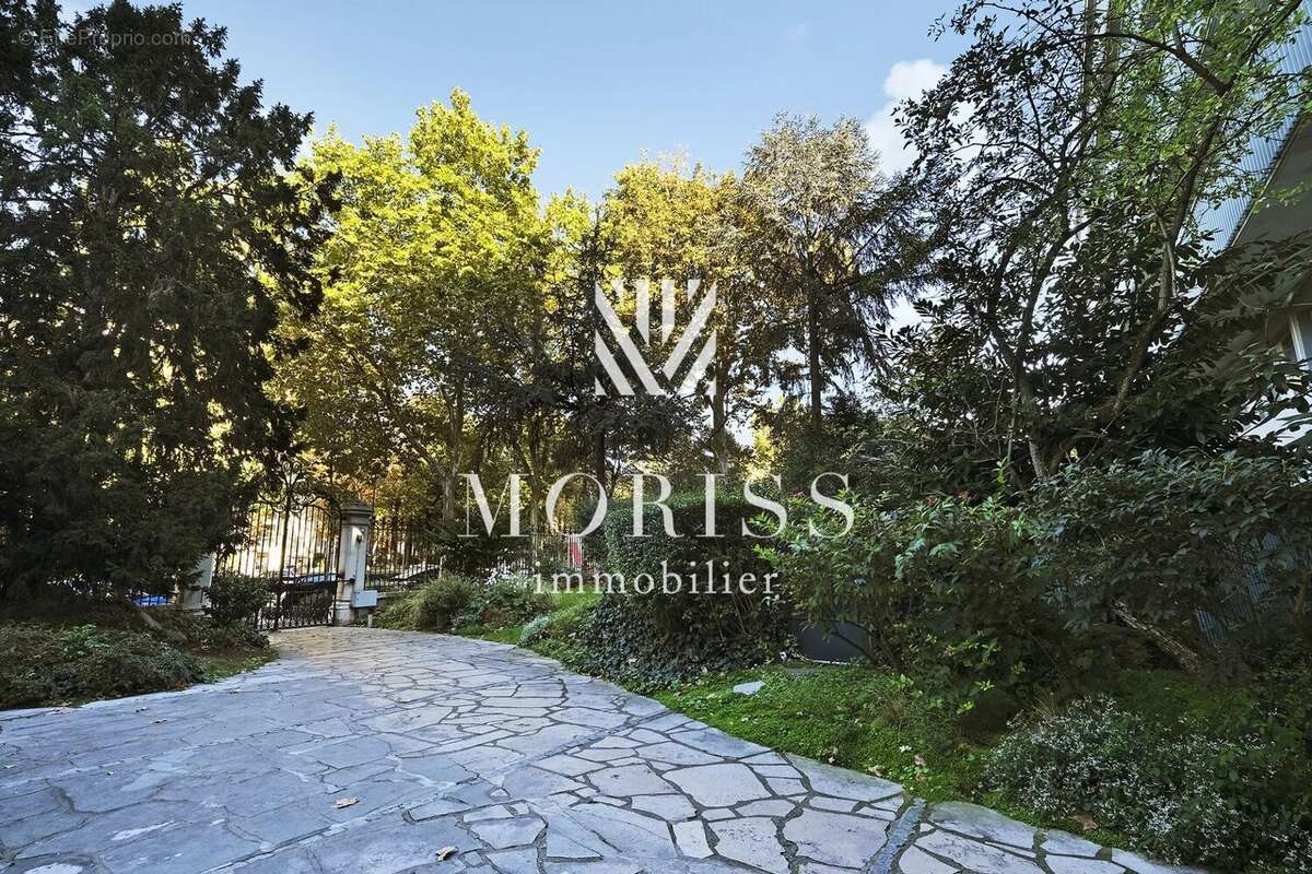 Appartement à NEUILLY-SUR-SEINE