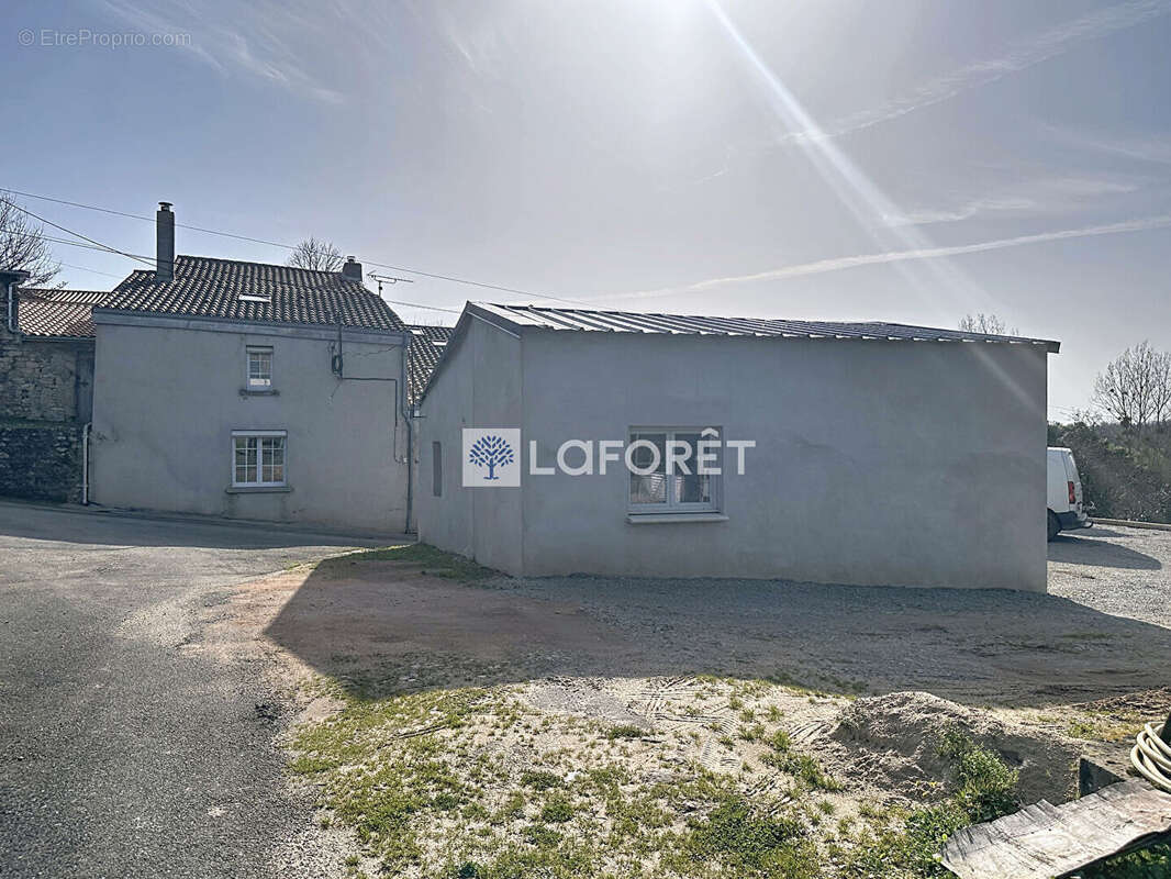 Maison à SAINT-LOUP-LAMAIRE