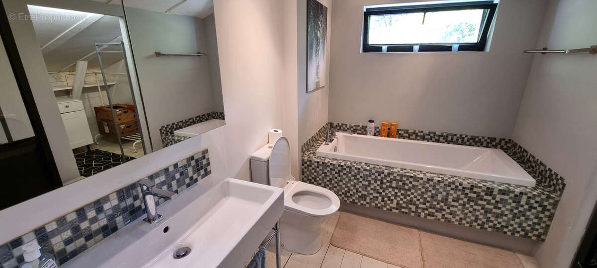 Maison à ENTRAYGUES-SUR-TRUYERE