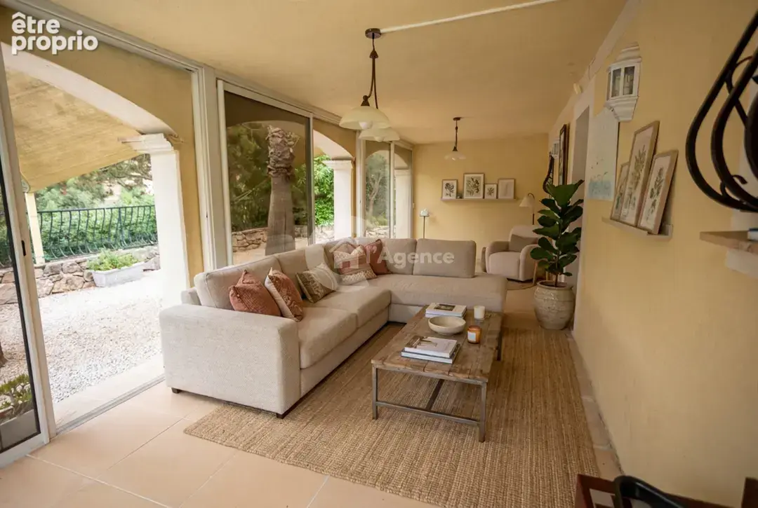 Superbe propriété indépendante de 205 m2 avec piscine sur un terrain de 3200 m2 - photo 4