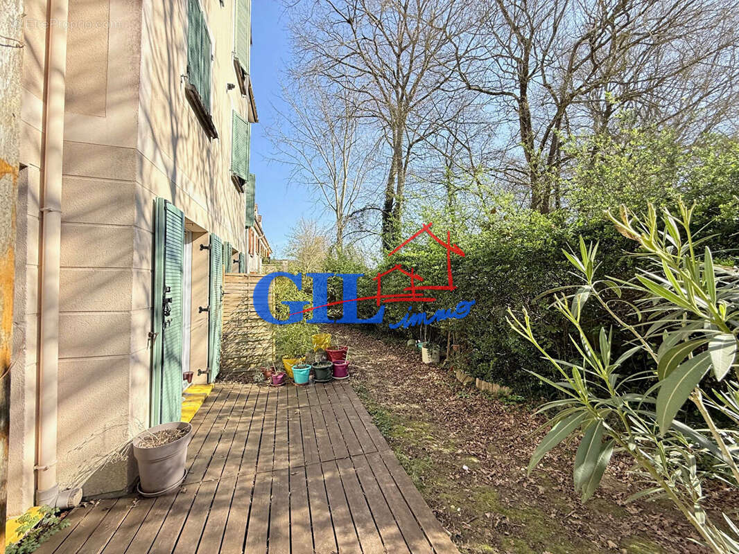 Appartement à SAVIGNY-LE-TEMPLE