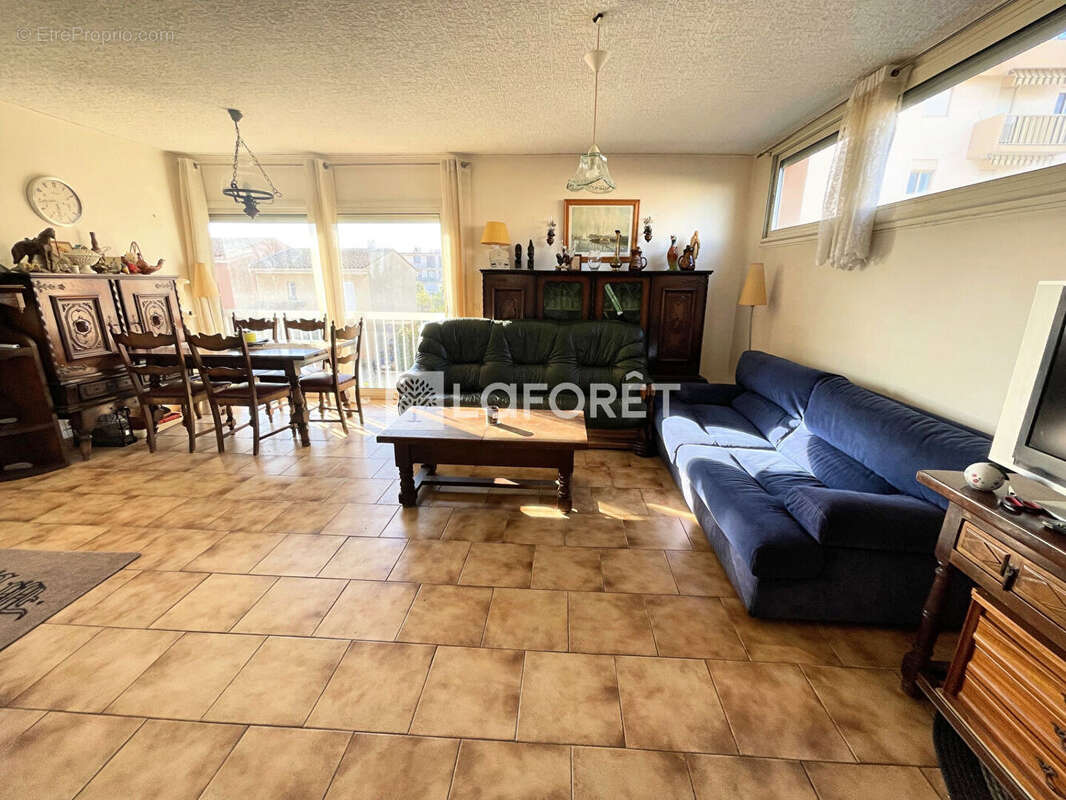 Appartement à SAINT-LAURENT-DU-VAR