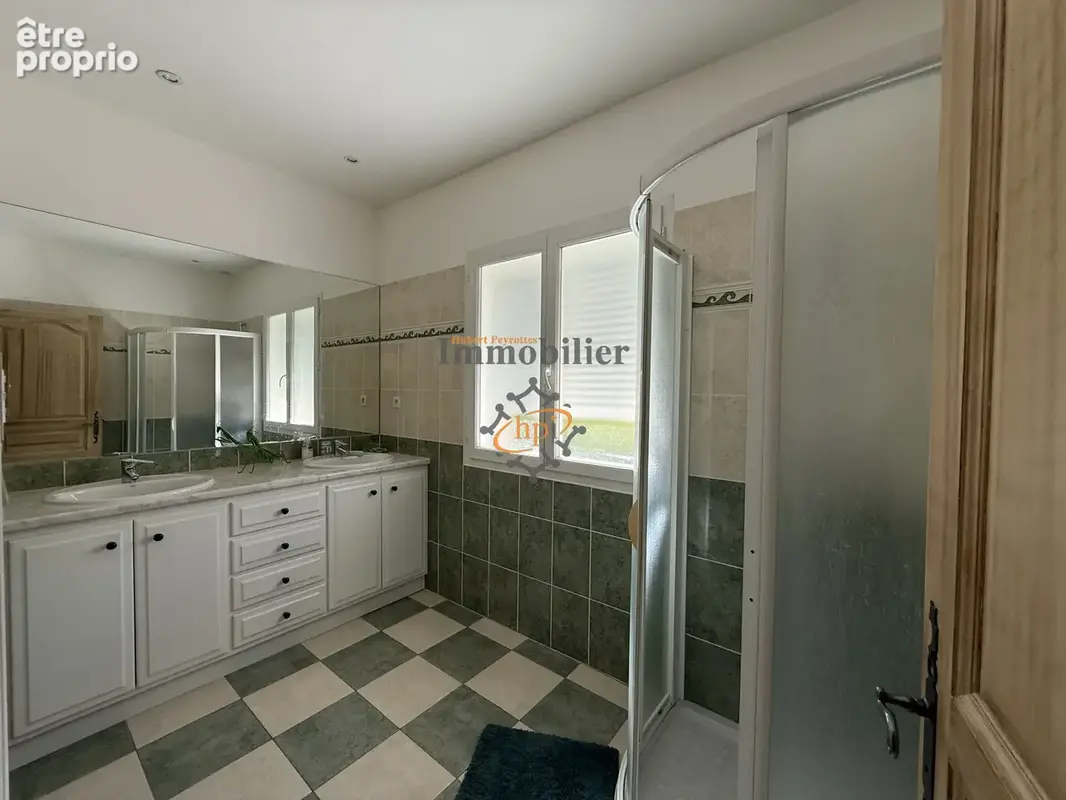 Vente Maison avec piscine de 178m2 à SAINT AFFRIQUE - photo 12