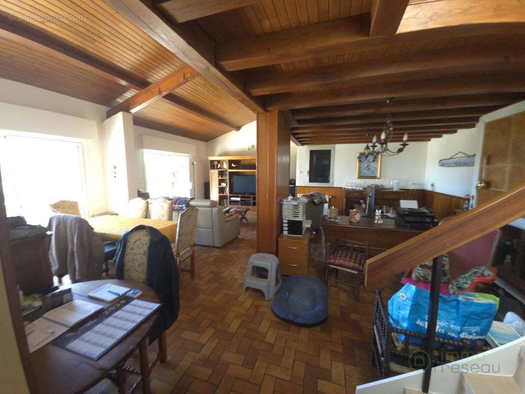 Maison 180 m² à Ludesse  - photo 3