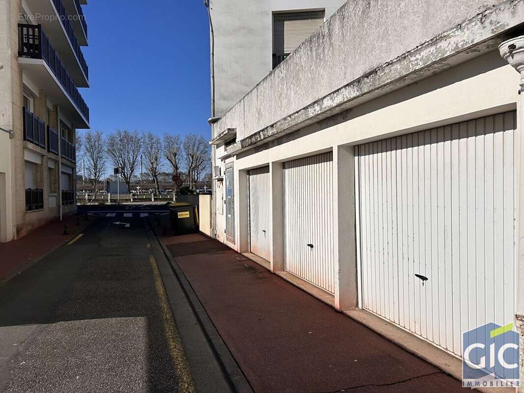 Parking à TROUVILLE-SUR-MER