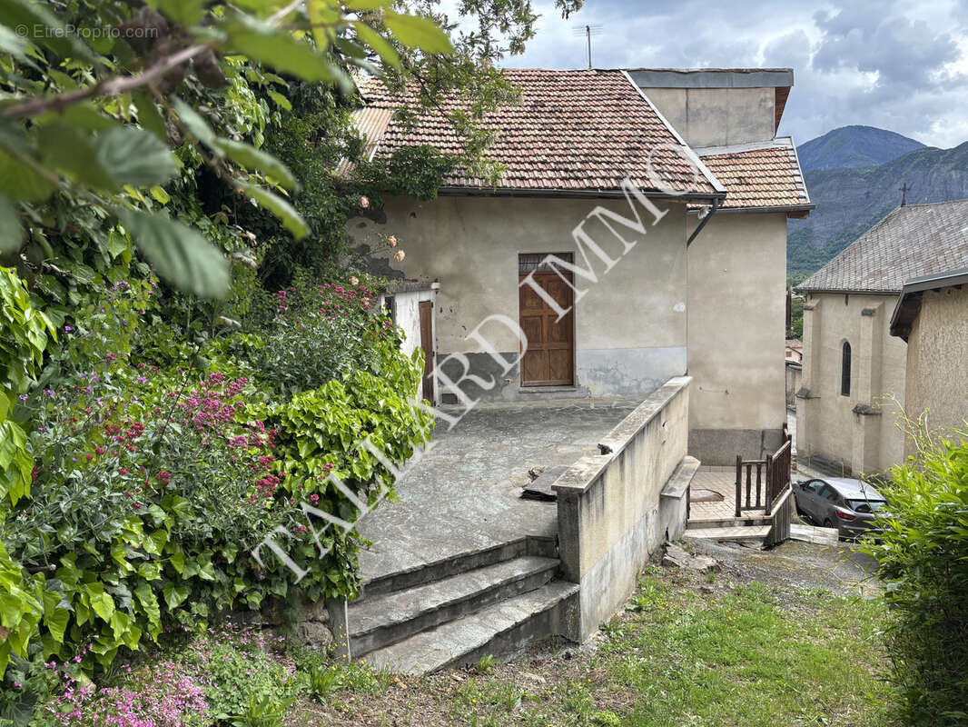 Maison à ESPINASSES
