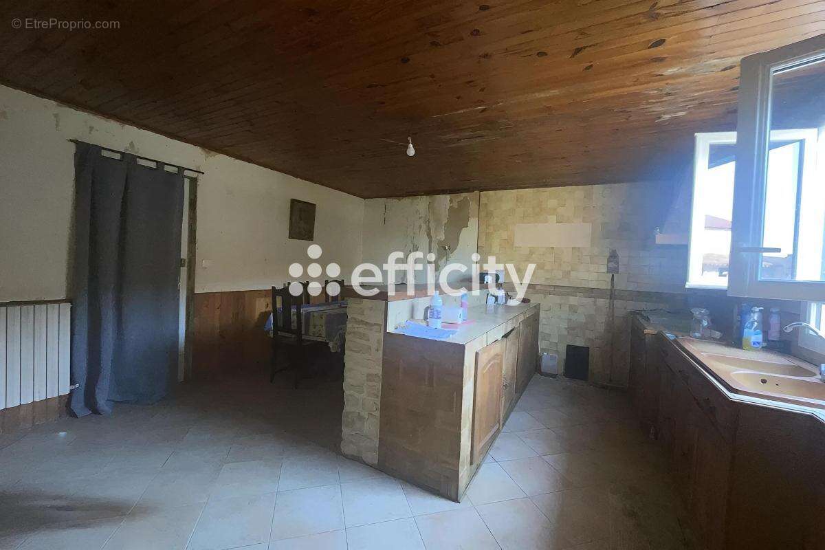 Maison 178 m² à Oradour  - photo 8