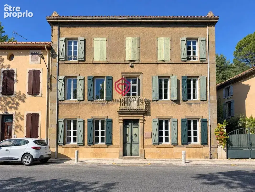 Maison de maître historique avec dépendances - photo 1