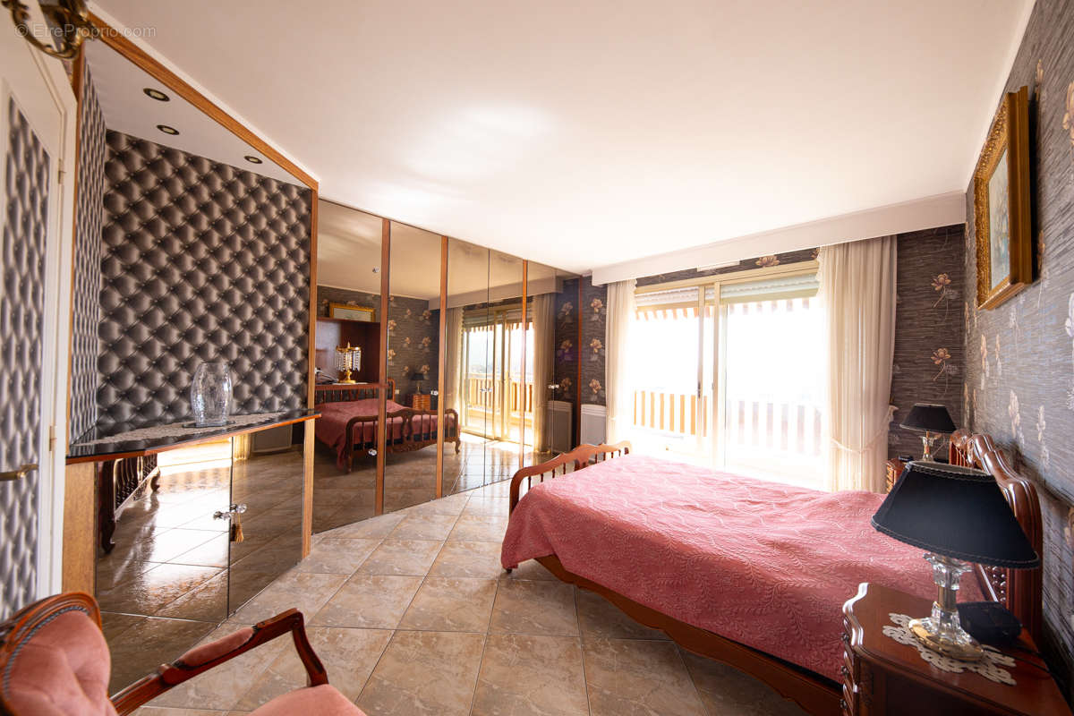 Appartement à MANDELIEU-LA-NAPOULE