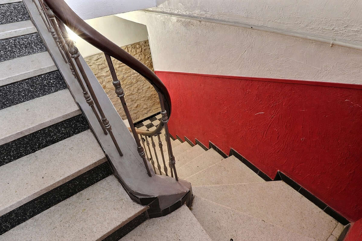 Appartement à ENTRAIGUES-SUR-LA-SORGUE