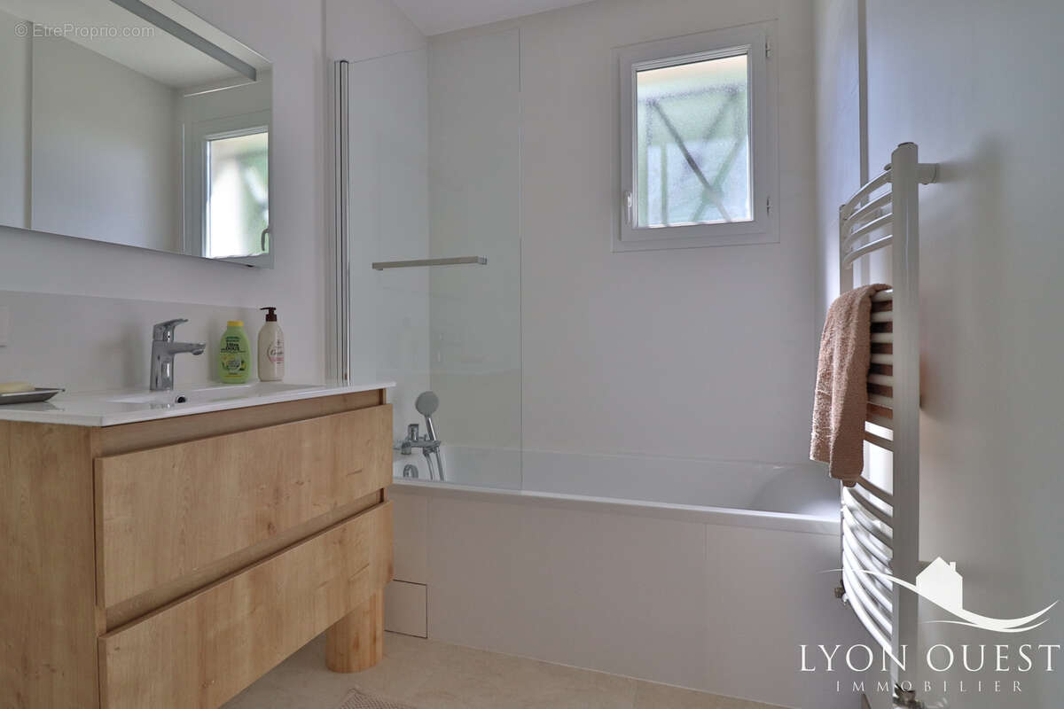 Maison à CHARBONNIERES-LES-BAINS