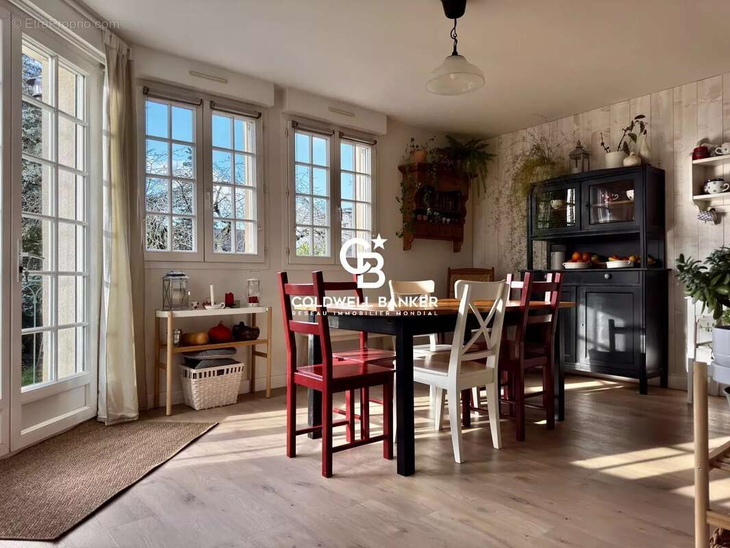 Maison à SAINT-CYR-SUR-LOIRE