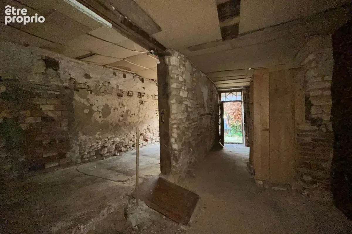 Étais-la-Sauvin - Charmante maison ancienne avec cour, dépendances et beau potentiel ! - photo 13