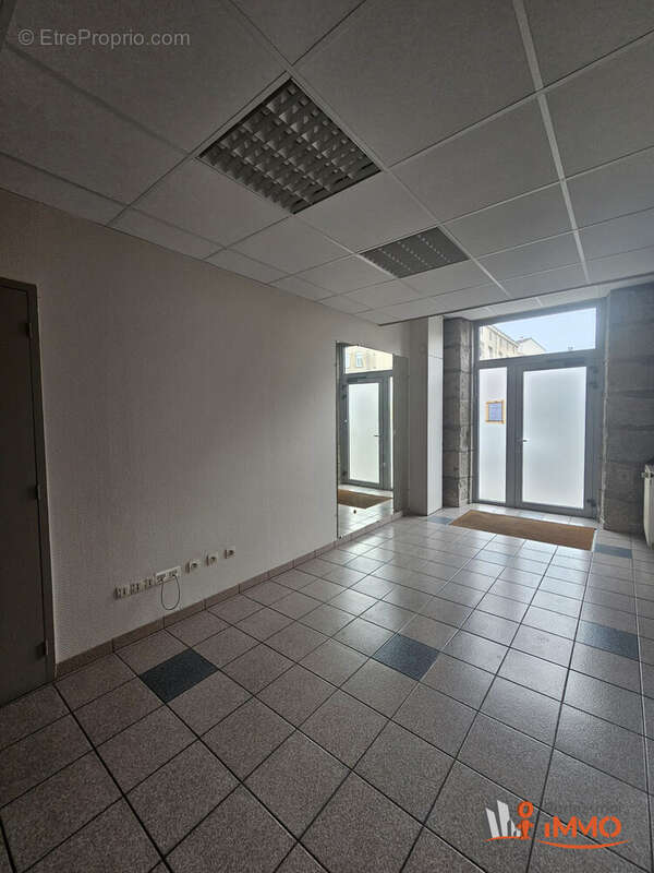 Appartement 80 m² à Saint-Genest-Lerpt  - photo 3