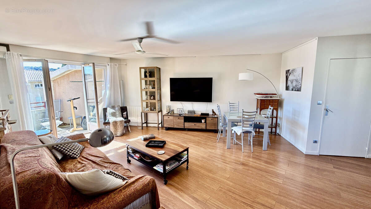 Appartement à VILLENEUVE-LES-AVIGNON