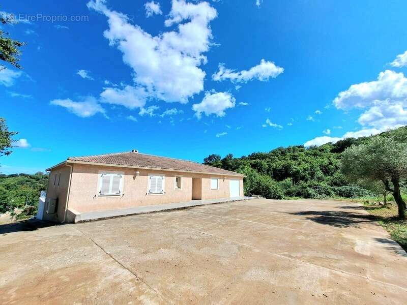 Maison de plain pied 170 m2, 5 chambres, piscine, garage, sans vis-à-vis,  terrain 5540 m2 à SAN NICOLAO, Moriani (HAUTE CORSE) - photo 6