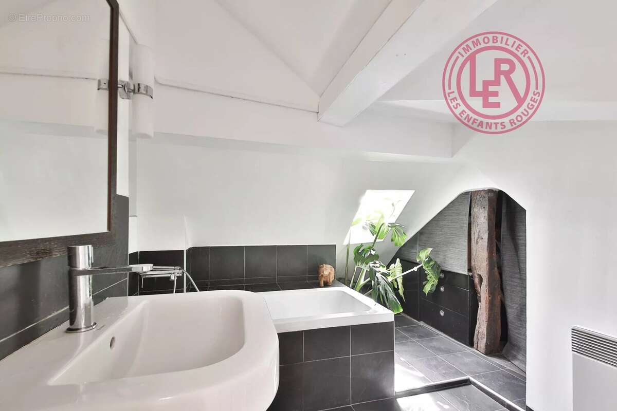 Appartement à PARIS-3E