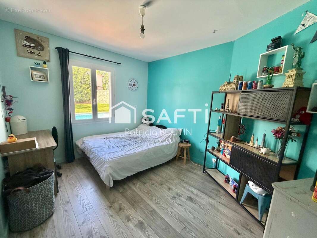 Maison 131 m² à Saint-Christophe-Sur-Roc  - photo 7
