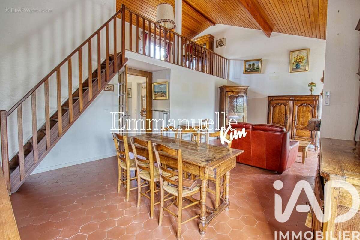 Photo 2 - Maison à MARGENCY