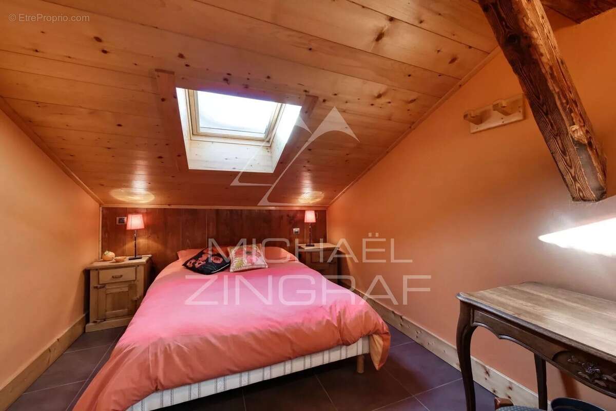 Maison à DEMI-QUARTIER