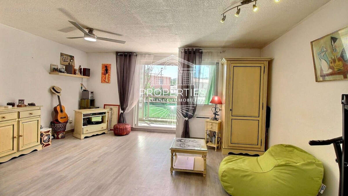 Appartement à BORMES-LES-MIMOSAS