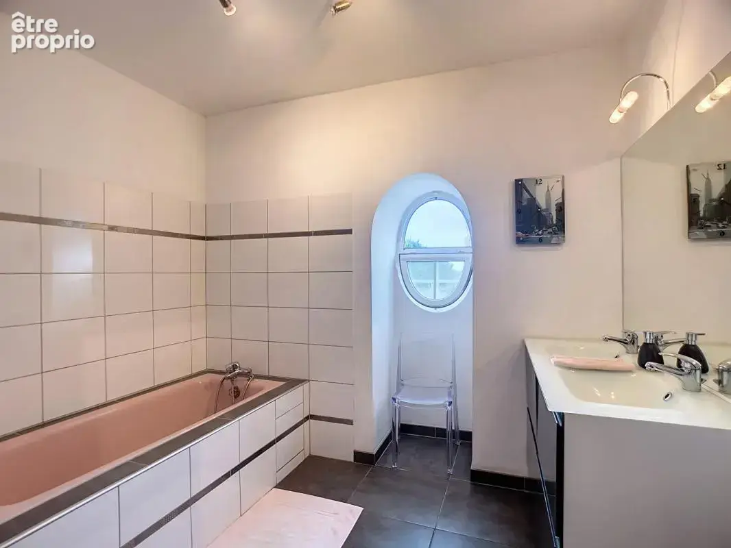 Appartement Cosne Cours Sur Loire 5 pièce(s) 155.80 m2 - photo 8