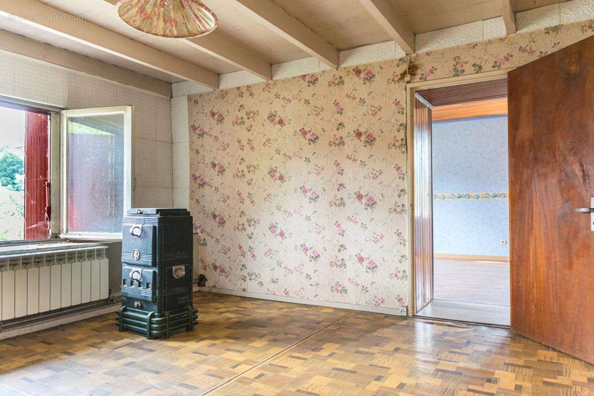 Maison à rénover avec beau potentiel sur terrain de plus de 8 ares - photo 5