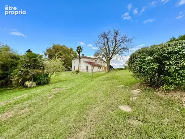Superbe bâtisse du 17e sur 5,6 hect, piscine, dépendances, parc, bois et terres - photo 20