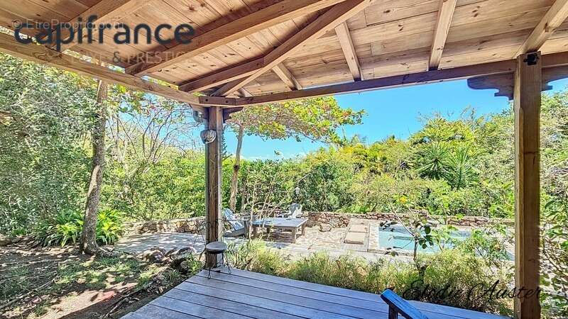 Maison à TERRE-DE-BAS