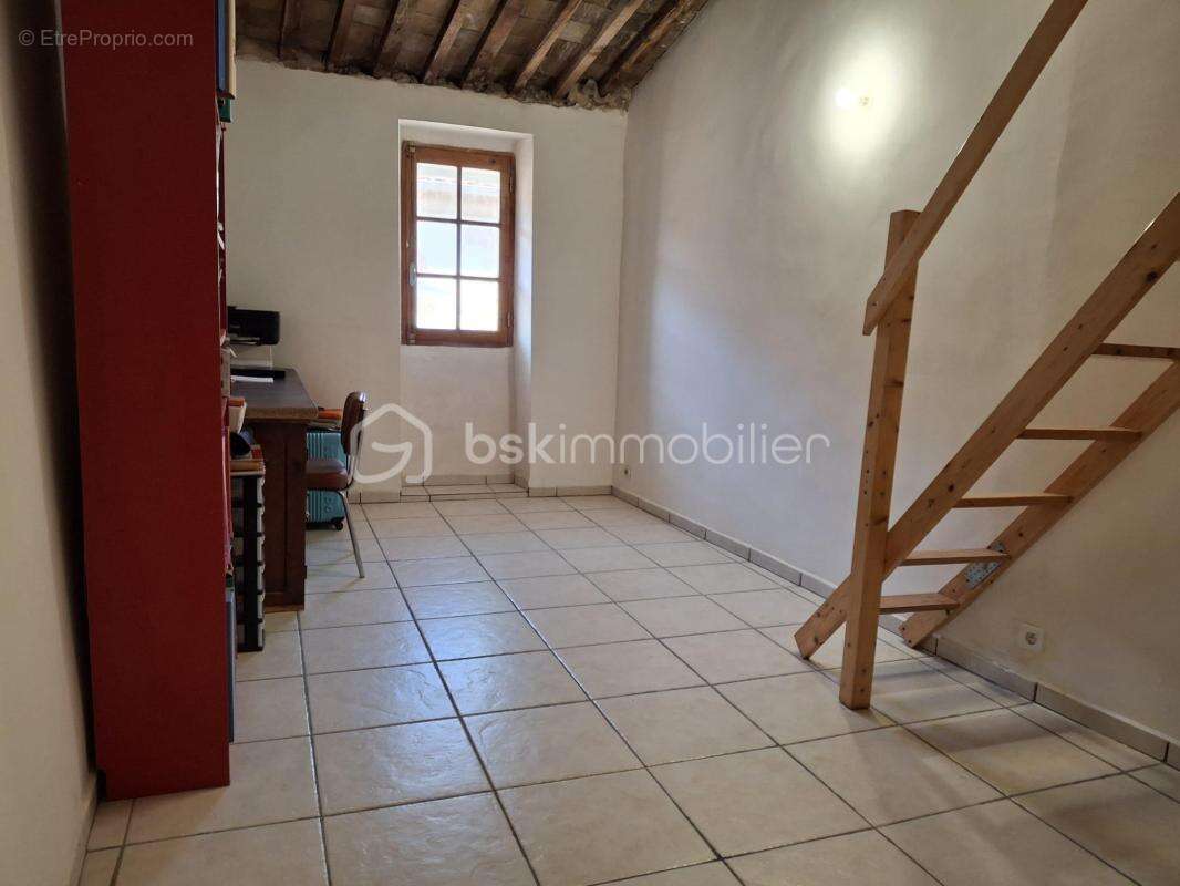 RARE – Grande maison de village 203 m² + local commercial + terrasse – Saint-Chamas Port - photo 7