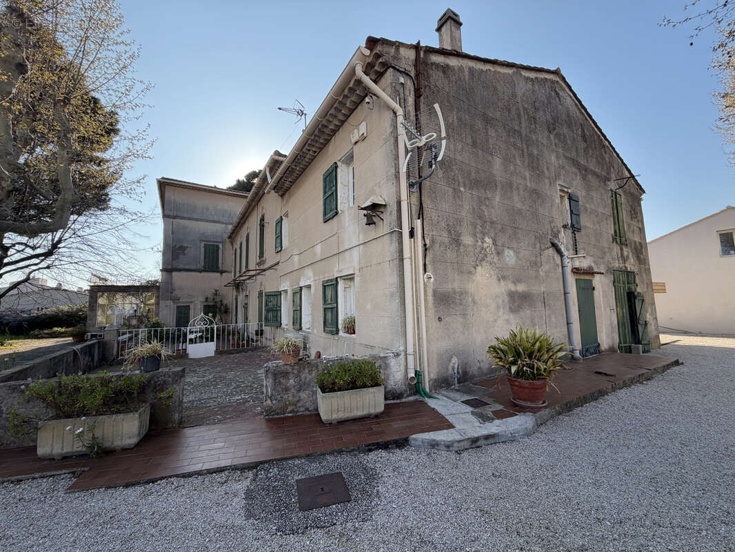 Maison à SAINT-CYR-SUR-MER