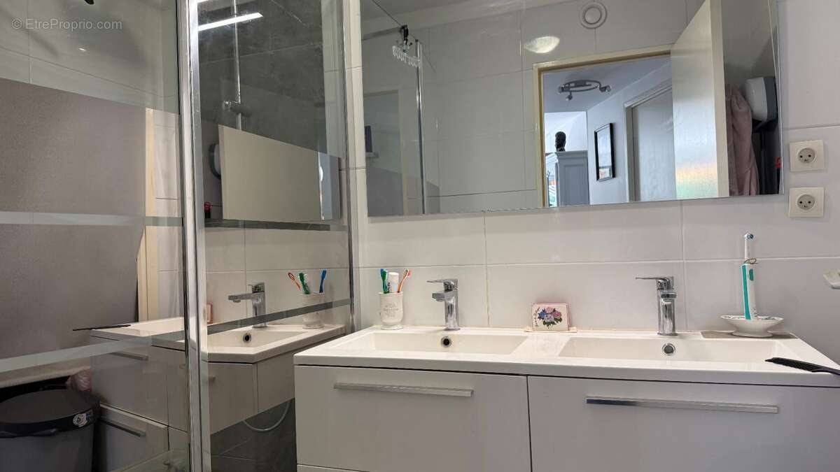 Appartement à vendre 2, 3 pièces FREJUS PLAGE (83) - photo 8