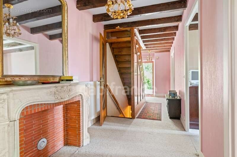 Dpt Ain (01), à vendre proche de GEX  maison P6 de 197 m² - Terrain de 1300 m² - photo 10