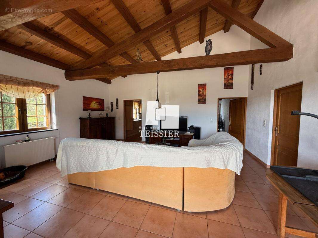 Maison à SAINT-PIERRE-SAINT-JEAN