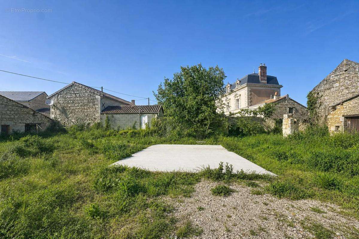 Maison à SAINT-MACAIRE-DU-BOIS