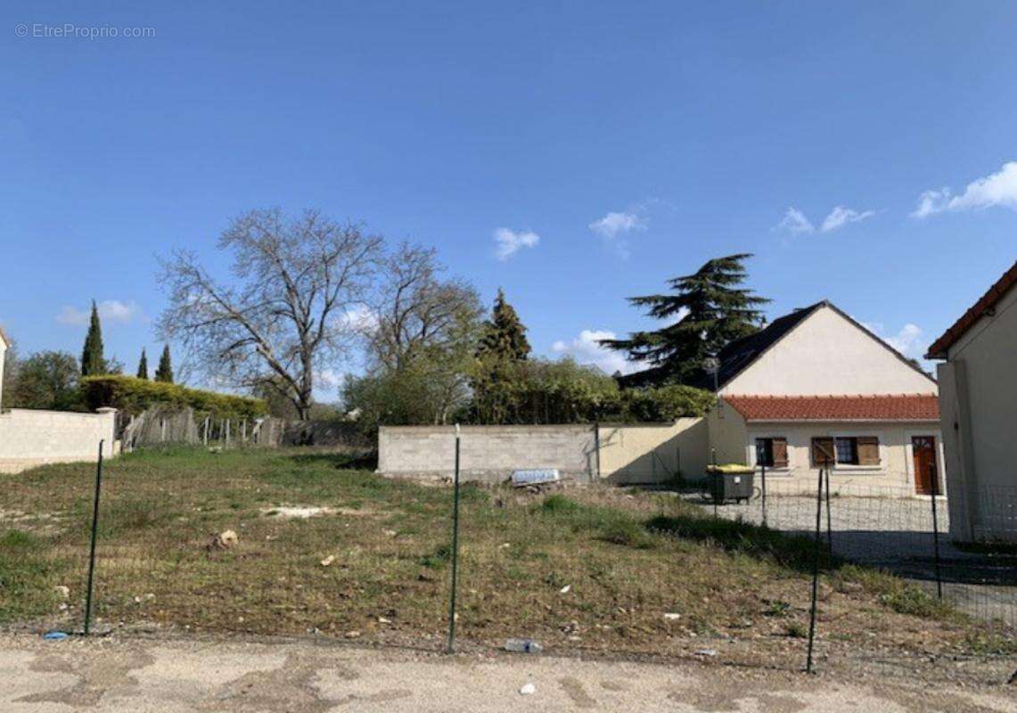 Terrain à LONGPONT-SUR-ORGE