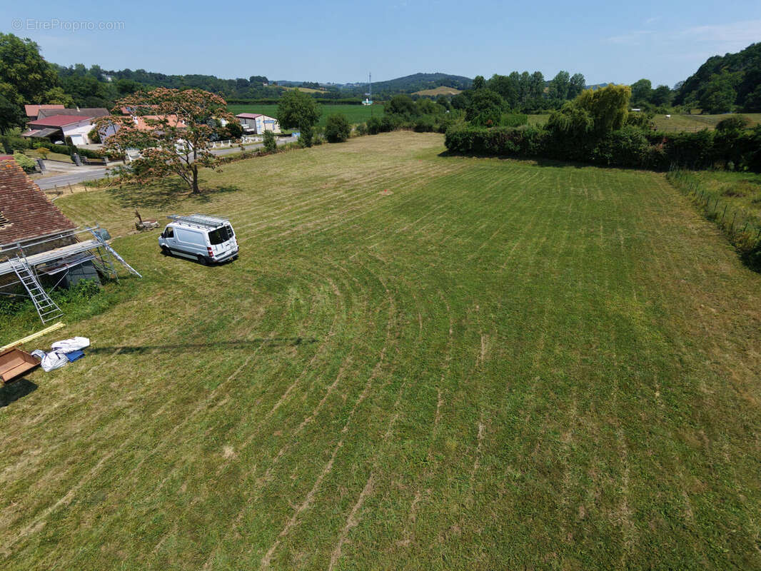 Terrain 3860 m² à Sauveterre-De-Bearn  - photo 8