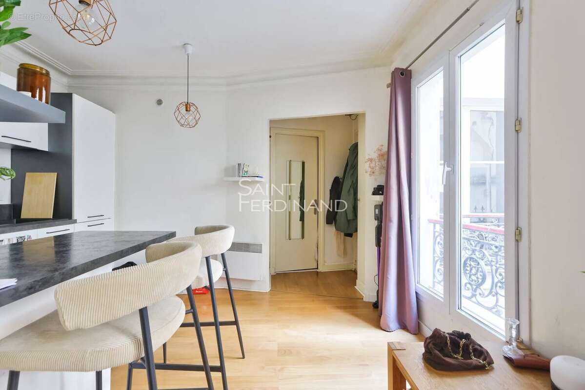 Appartement à PARIS-17E
