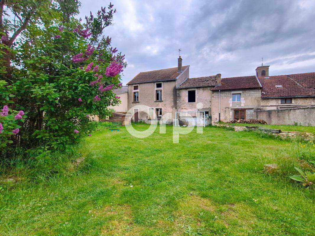 Maison à ROCHES-BETTAINCOURT