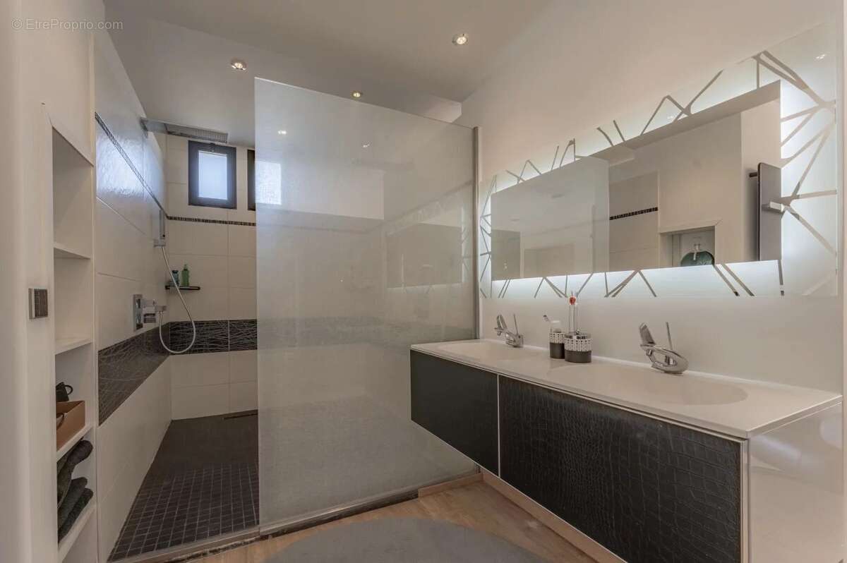 Maison à L&#039;ISLE-SUR-LA-SORGUE