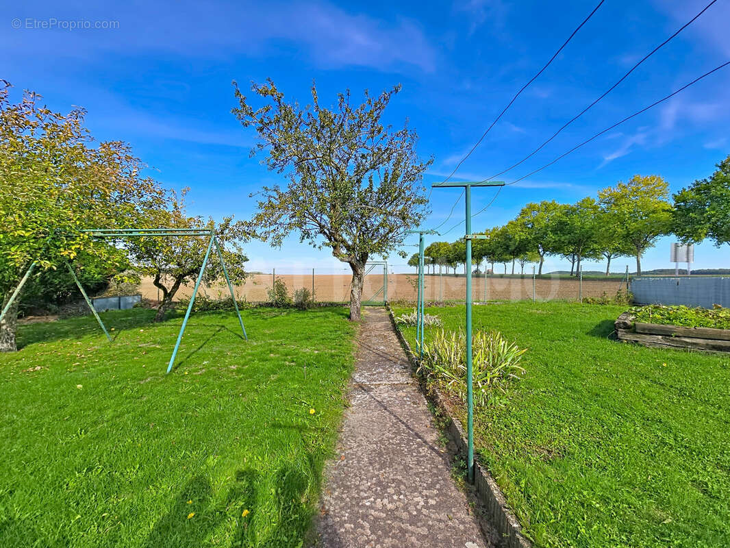 Maison à HAN-SUR-NIED